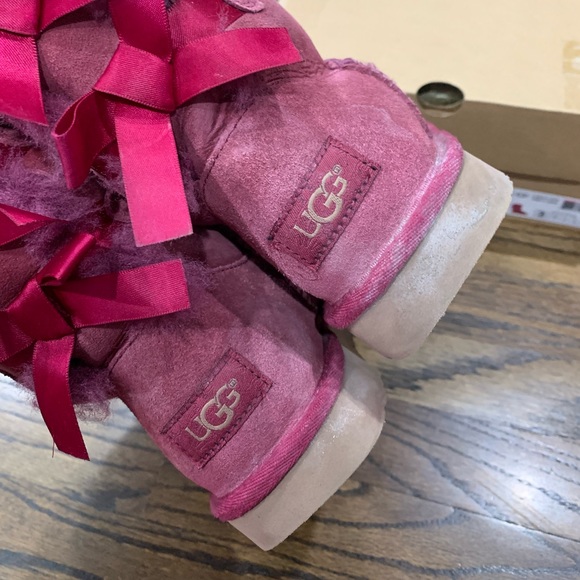 Worn Condition Ugg Bailey Bow Youth Girls Size 3 Dark Pink Colour - Picture 12 of 12